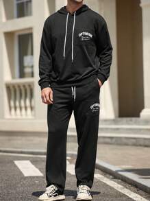 Manfinity Homme Conjunto de sudadera con capucha y pantalón de chándal casuales para hombres con estampado de letras, hombros caídos, bolsillo y cordón, primavera/otoño - Negro - Ver 3