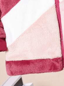 زوج من جاكيتات الفتيات الرضع العادية المرقعة الفضفاضة، مناسبة للارتداء اليومي في الخريف والشتاء