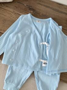 SHEIN 3 pièces Ensemble de pyjama bébé garçon mignon et simple avec pantalon et chapeau à col oblique, manches longues, doux, confortable et respectueux de la peau