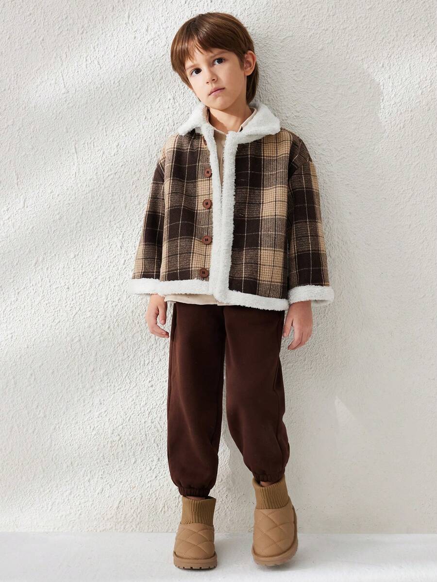 Blossori Camisa de manga larga sencilla con cierre de botones en la parte delantera y parches de peluche para niño joven - Marrón - Ver 1