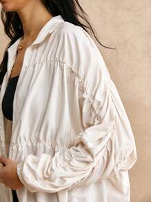 Poéselle Chaquetas plisadas beige, chaquetas bomber, chaquetas para exteriores, gabardinas, chaquetas simples de color liso con cremallera delantera y manga larga fruncida para mujeres, ropa de mujer para otoño, casual y cómoda, se puede usar como protección solar, para uso casual diario