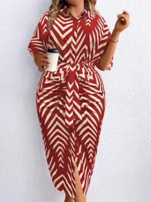 SHEIN Clasi 大码女式人字形印花短袖单排扣褶皱休闲衬衫裙 - 紅色 - 查看 1