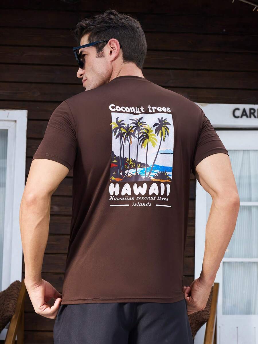 Manfinity Swimmode Camiseta de manga corta casual de estilo de vacaciones para hombres con estampado tropical y de letras - Café integral - Ver 1