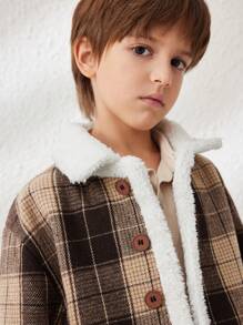 Blossori Camisa de manga larga sencilla con cierre de botones en la parte delantera y parches de peluche para niño joven - Marrón - Ver 7