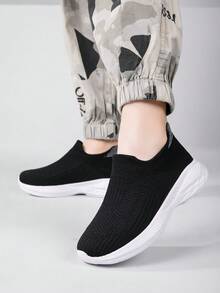 1 双透气轻便一脚蹬休闲男童运动鞋，适合户外和休闲活动 - 黑與白 - 查看 4