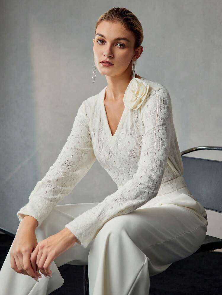 V-NECK STEREO FLOWER DETAIL TEXTURED BLOUSE