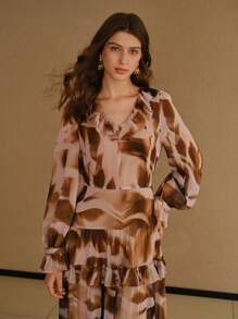 MOTF STUDIO Vestido sin corsé de gasa con estampado integral, escote en V, mangas acampanadas y ribete de volantes