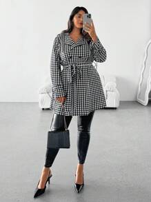 SHEIN Clasi Chaqueta de manga larga con cintura ajustada y estampado de pata de gallo para mujeres de talla grande, ropa de invierno - Blanco y Negro - Ver 5