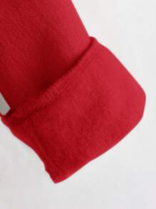 年轻男孩纯色领口细节圆领长袖休闲日常 T 恤，适合秋冬季