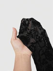 ROMWE Áo thun cổ thấp họa tiết hoa Gothic Ball Dark Floral Flocked Retro Palace Style cỡ lớn - màu đen - Xem 5