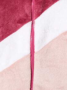 زوج من جاكيتات الفتيات الرضع العادية المرقعة الفضفاضة، مناسبة للارتداء اليومي في الخريف والشتاء