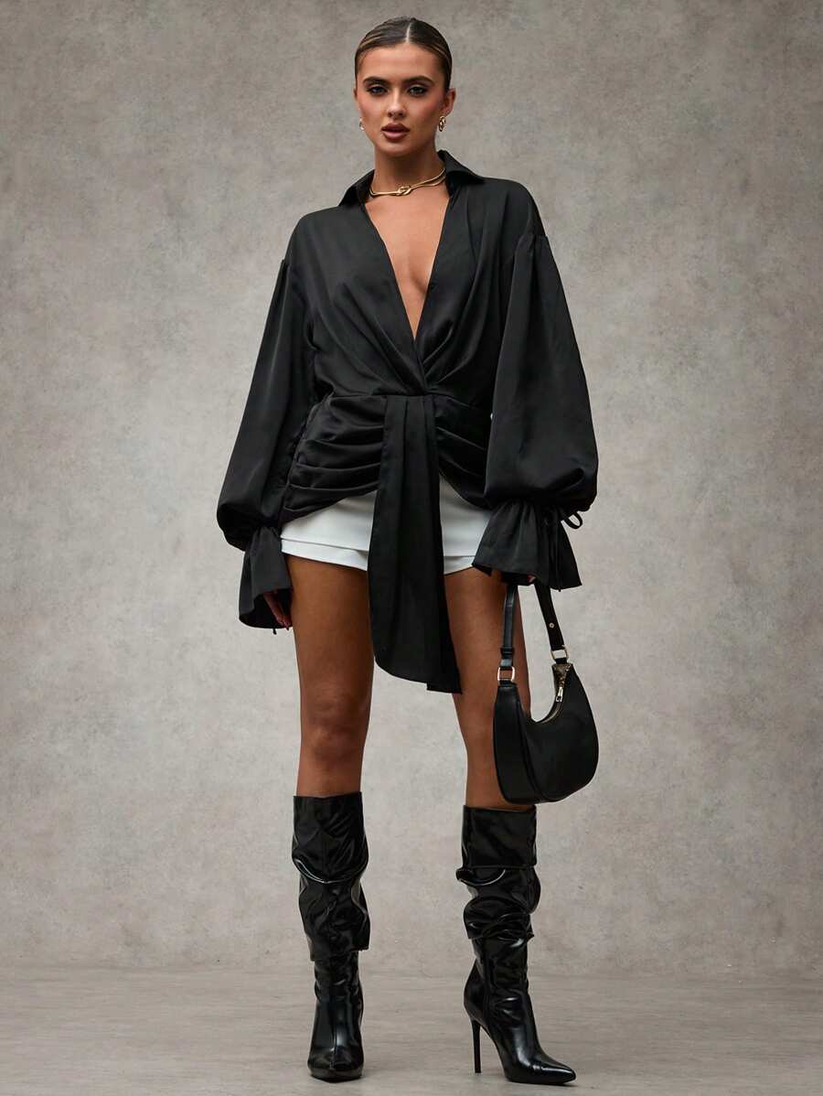 SHEIN BAE Áo nữ màu đen trơn, chất liệu satin bóng mượt, thích hợp cho tiệc cocktail/club/tiệc rave/tiệc sinh nhật/tiệc độc thân/Halloween/đi chơi đêm, kiểu dáng gợi cảm, cổ chữ V sâu, quấn chéo. - màu đen - Xem 1