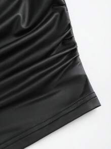 Sweetra 垂褶领口背心和直筒 PU 裤套装