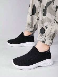 1 双透气轻便一脚蹬休闲男童运动鞋，适合户外和休闲活动 - 黑與白 - 查看 3