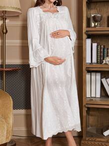 Floral Embroidery Oversized Square Neck Long Sleeve Maternity Nightgown, Vacation