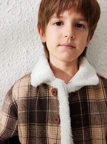 Blossori Camisa de manga larga sencilla con cierre de botones en la parte delantera y parches de peluche para niño joven - Marrón - Ver 9