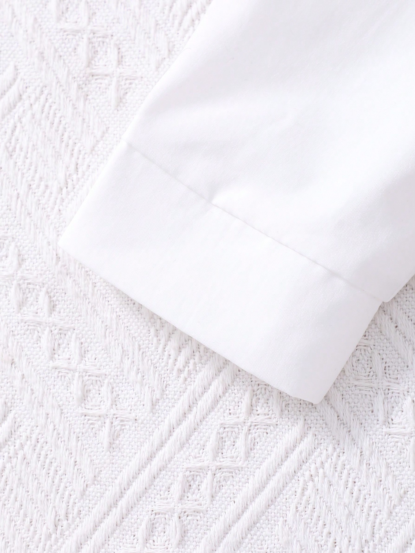 مجموعة من قطعتين من قميص بياقة من الكشكشة وتنورة م...