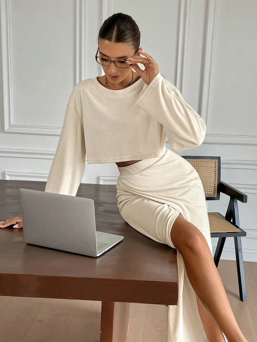 SHEIN Frenchy Bộ 2 món áo thun dài tay cổ tròn màu trơn và chân váy chữ A thường ngày cho nữ - trắng - Xem 1