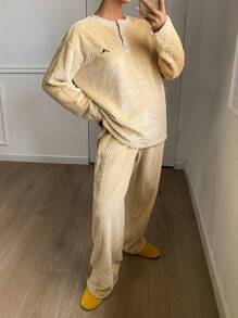 DAZY Minimalist Flannel Thick Embroidery Pattern Loungewear Set, Suitable For Winter