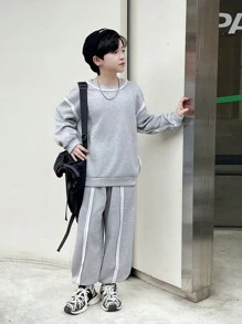 SHEIN 2 件套青少年男孩休闲纯色原始下摆设计圆领运动衫和松紧腰裤套装，适合秋季、春季和冬季，适合户外玩耍、学校、街头、派对和休闲，物超所值 - 灰色 - 查看 6