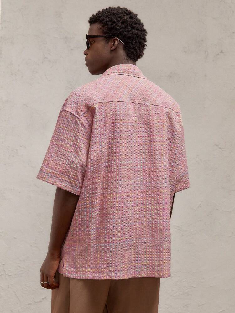 Camicia casual in rosa con colletto alla coreana, maniche corte e spalla larga, in tessuto chiffon con fantasia a quadri, adatta per Natale, Capodanno e uso quotidiano, con etichetta in pelle rossa