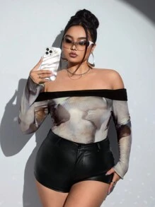 SHEIN ICON Blusa de manga larga de punto con panel de malla de hombros descubiertos y estampado tie-dye para mujer talla grande