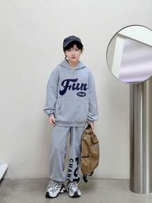 SHEIN Conjunto de 2 piezas estilo coreano informal para niño preadolescente: sudadera suelta con gráfico de letras de unicolor y pantalones con cintura elástica, adecuado para otoño, primavera e invierno, para juegos al aire libre, escuela, fotografía callejera, fiesta y ocio en casa, muy buen valor - Gris - Ver 2