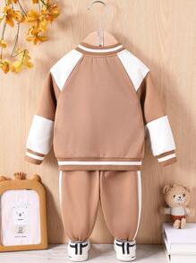 SHEIN Juego de 2 piezas para bebé niño/niña: Chaqueta de felpa de punto y pantalones, color marrón/blanco, diseño deportivo de béisbol con bordado de letras a juego, diseño de parches casual, adecuado para otoño/invierno