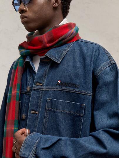 AKNOTIC Business Casual 圣诞节男士宽松落肩长袖翻领前开蓝色牛仔夹克，适合圣诞节、新年、日常穿着、秋冬季，带有圣诞帽图案、字母印花、金属纽扣、棉混纺