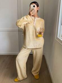 DAZY Minimalist Flannel Thick Embroidery Pattern Loungewear Set, Suitable For Winter