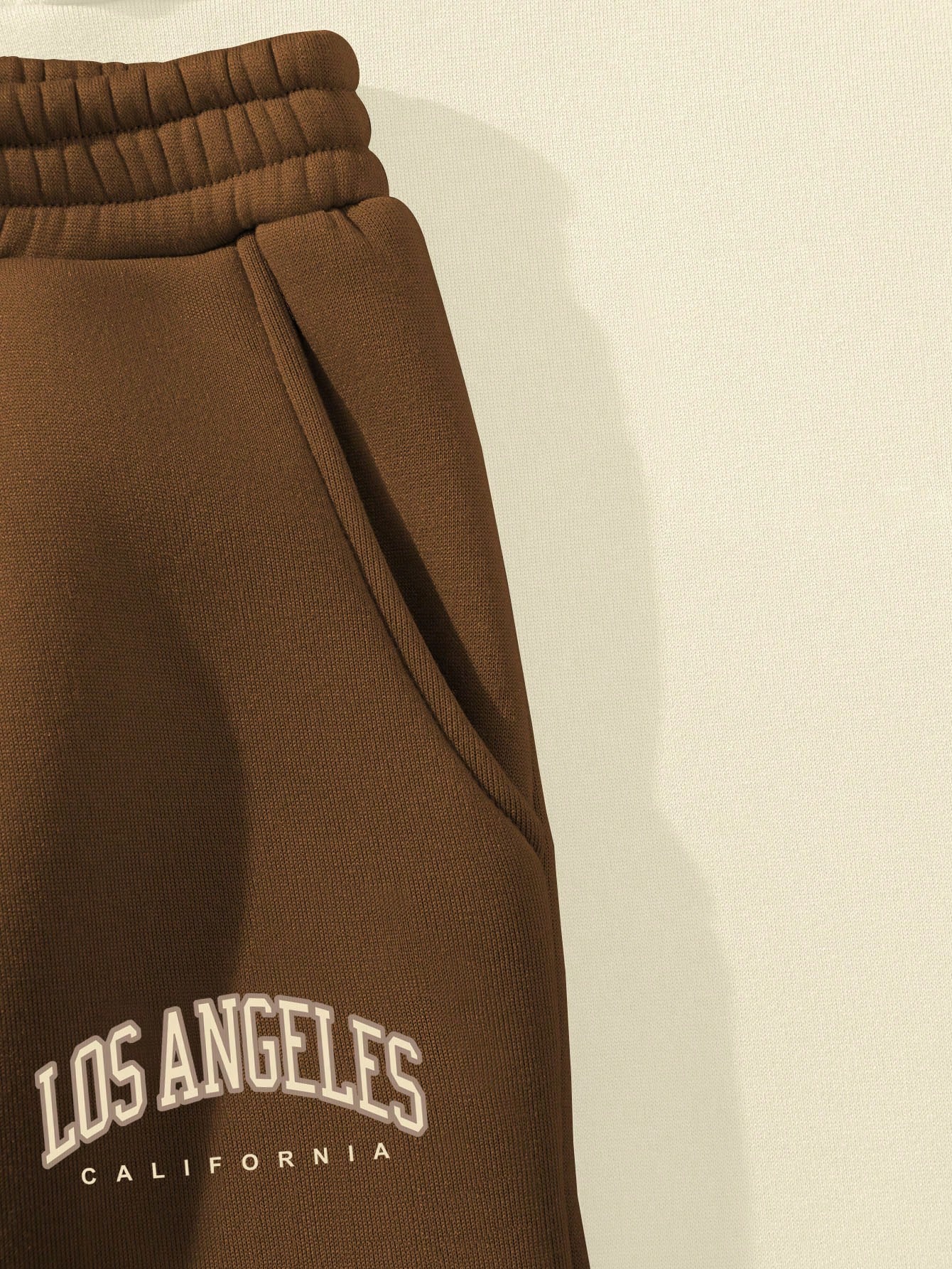 طقم (بلوزة وبنطال) نسائي بطباعة الحرف مع أكمام طوي...