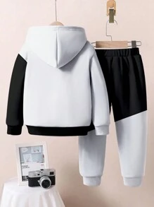 SHEIN Leap Crew 幼儿男童休闲简约字母图案黑白拼布宽松柔软针织连帽衫和裤子套装，适合秋冬季 - 黑與白 - 查看 2