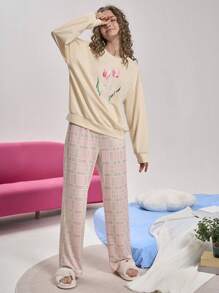 1 套郁金香印花圆领长袖上衣和格子图案短裤女式睡衣套装