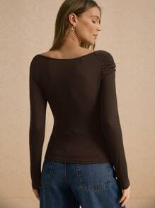 Poéselle 女士优雅纯色不对称领口扭纹 T 恤，秋季 - 咖啡棕 - 查看 4