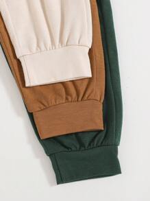 6pcs/Pack The Three Pieces Baby Boy Basic Set Includes Three Sets Of Clothes In Apricot Brown And Green To Meet The Baby's Daily Dressing Needs. Each Set Features A Clean Design And High-Quality Fabrics To Ensure Comfort And Functionality. Different Colors Allow Babies To Show Different Styles On Different Occasions, Which Is Both Cute And Fashionable.