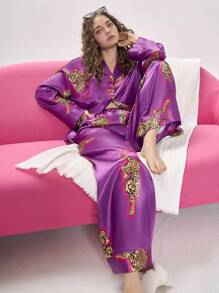 女士豹纹缎面睡衣套装，适合假日、秋冬季节穿着。