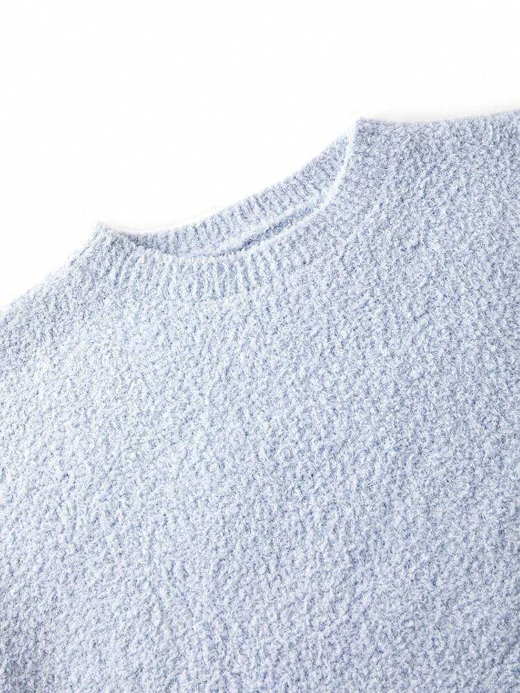 Ensemble de pyjama en polaire douce d'hiver avec pull col rond et pantalon. Tenue de détente et de nuit, lingerie pouvant être portée à l'extérieur. Ensembles assortis pour l'automne