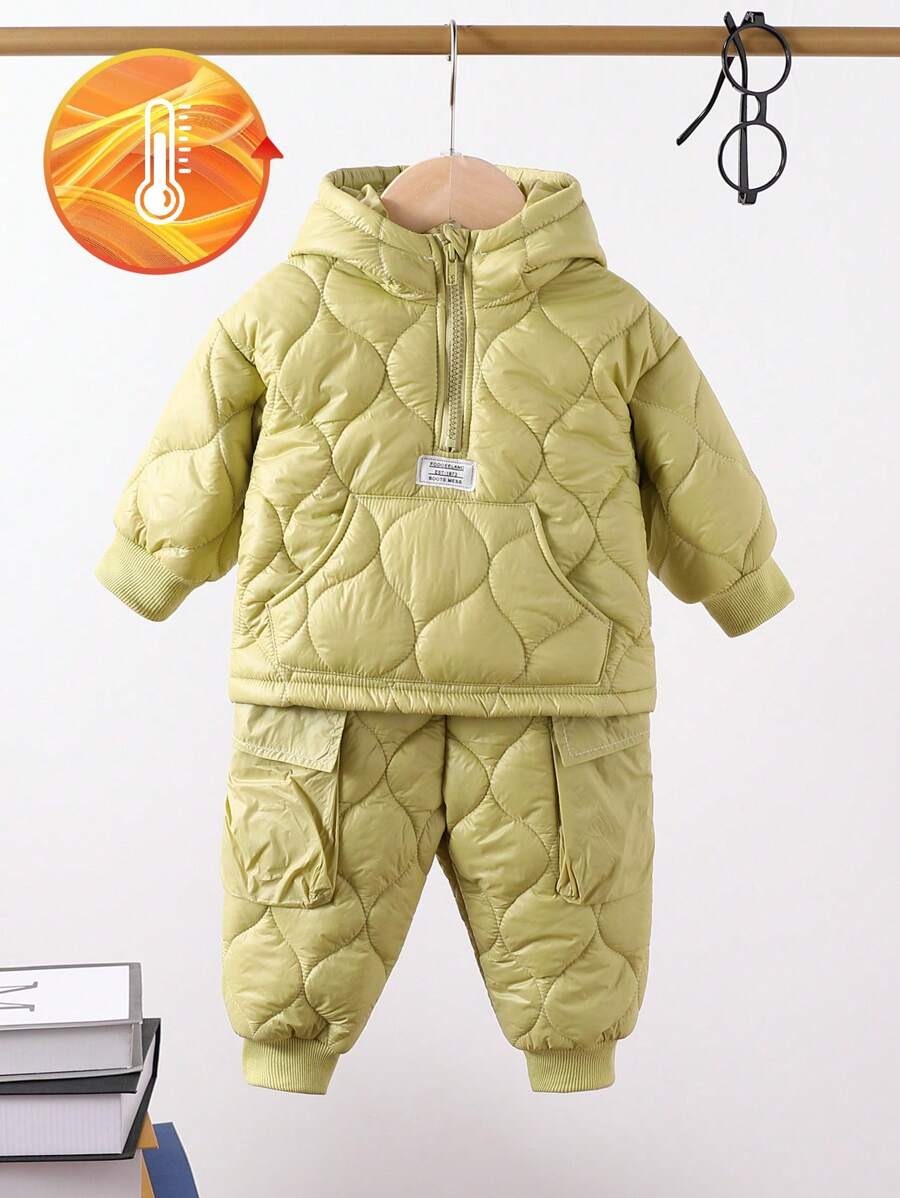 SHEIN Conjunto de 2 piezas de niño bebé nuevo, ropa térmica forrada para otoño e invierno, con sudadera con capucha de moda y pantalones de chándal gruesos, cómodos y elegantes para uso casual, deportivo y al aire libre - Azul - Ver 1