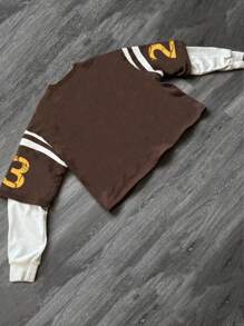 Manfinity Campus Court 男式夏季芝加哥字母图案印花圆领长袖拼色休闲运动衫，棕色球衣，23 号球衣，适合秋季 - 棕色 - 查看 2