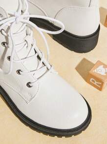 Mini mi 儿童时尚白色凸纹鞋底系带机车靴，带侧拉链，酷炫女孩战斗靴，易于穿着 - 白色 - 查看 3