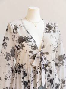 Soleia 大码女式前开花卉印花针织网眼束腰荷叶边上衣，喇叭袖，复古度假风格