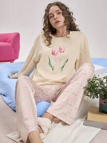 1 套郁金香印花圆领长袖上衣和格子图案短裤女式睡衣套装