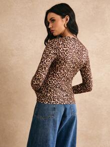 Poéselle 女士豹纹圆领修身长袖T恤，带拇指孔，秋季休闲风格 - 彩色 - 查看 2