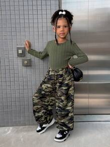 SHEIN 年轻女孩运动休闲针织长袖上衣和迷彩印花长裤 2 件套