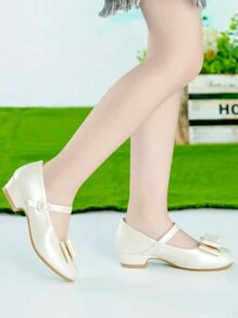 优雅香槟色蝴蝶装饰玛丽珍高跟鞋，适合儿童搭配户外派对礼服