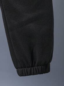 SHEIN Bộ 2 món cho bé trai tuổi teen: áo khoác cardigan dày dặn, ấm áp bằng vải nhung mềm mại có mũ trùm đầu và quần nỉ ấm áp dùng cho hoạt động ngoài trời, kèm túi đeo vai thời trang dễ thương, thích hợp cho mùa đông. - Nhiều màu - Xem 5