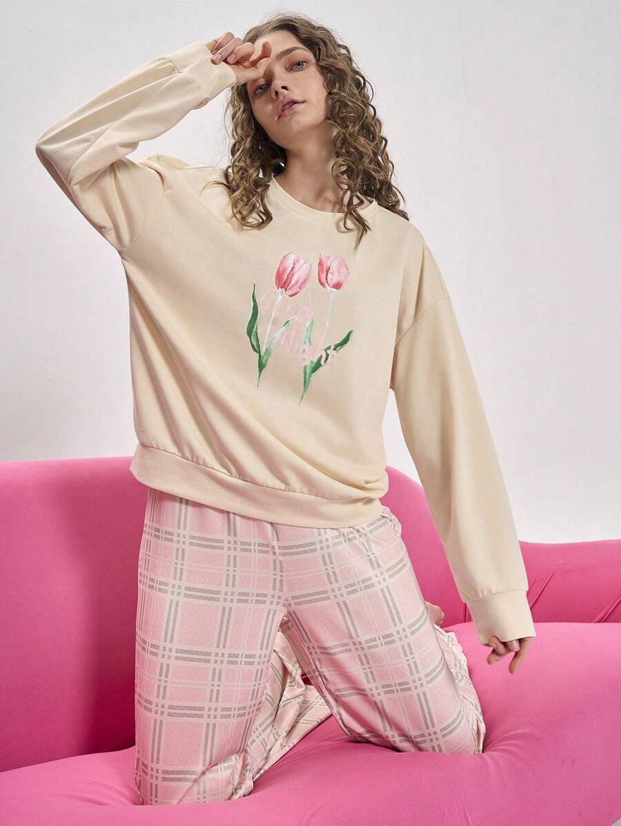 1 套郁金香印花圆领长袖上衣和格子图案短裤女式睡衣套装