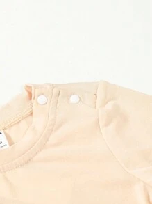 6pcs/Pack The Three Pieces Baby Boy Basic Set Includes Three Sets Of Clothes In Apricot Brown And Green To Meet The Baby's Daily Dressing Needs. Each Set Features A Clean Design And High-Quality Fabrics To Ensure Comfort And Functionality. Different Colors Allow Babies To Show Different Styles On Different Occasions, Which Is Both Cute And Fashionable.