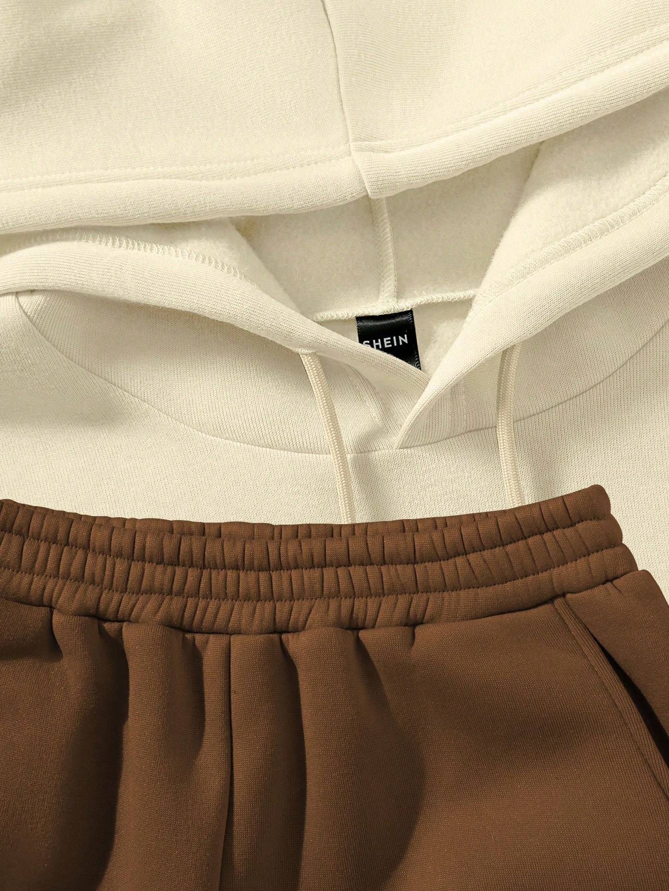 طقم (بلوزة وبنطال) نسائي بطباعة الحرف مع أكمام طوي...