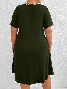 SHEIN Clasi Plus Size Casual Houndstooth Patchwork Bow Decor Short Sleeve Dress - Army Green - View 2
